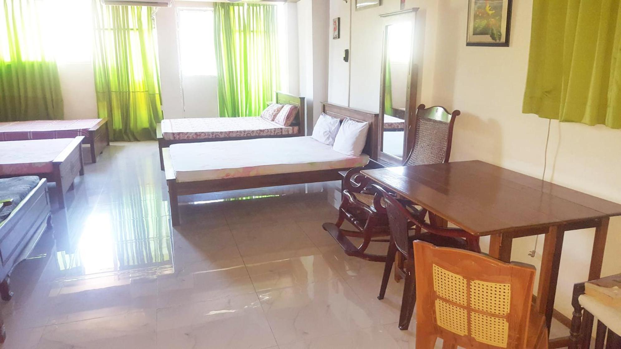 The Beehive Colombo Hotel Екстериор снимка